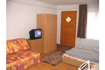 Hungrie Privát Kapuvár, Extérieur